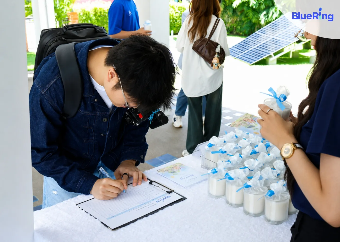 ผู้ร่วมงานลงทะเบียนหน้างาน BlueRing Exclusive Event