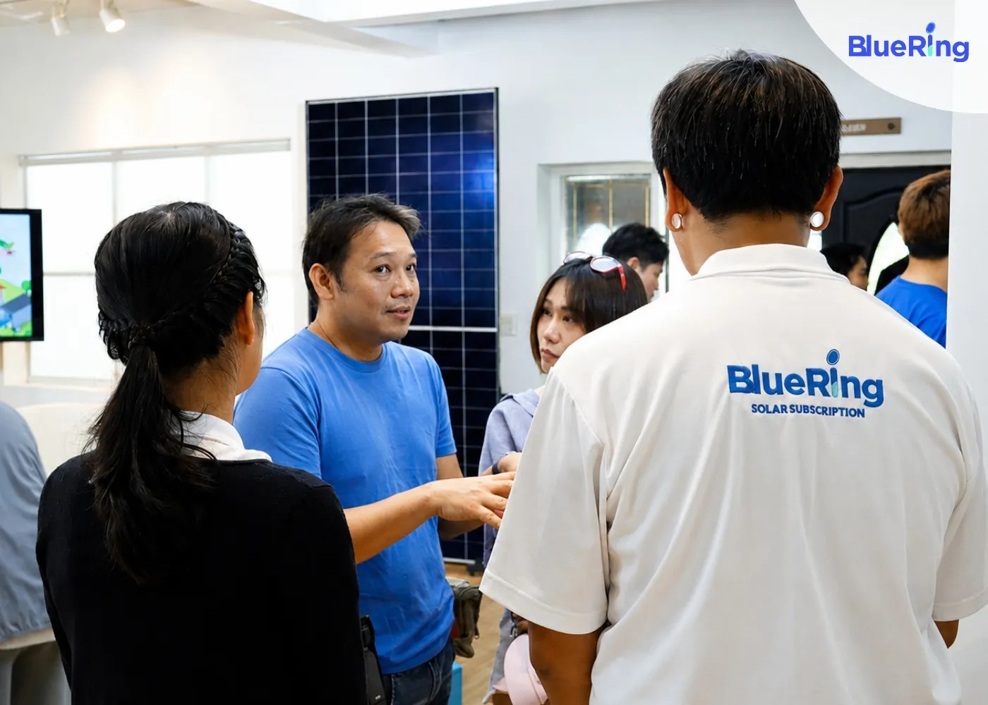 บรรยากาศพื้นที่จัดแสดงระบบโซลาร์เซลล์ภายในงาน