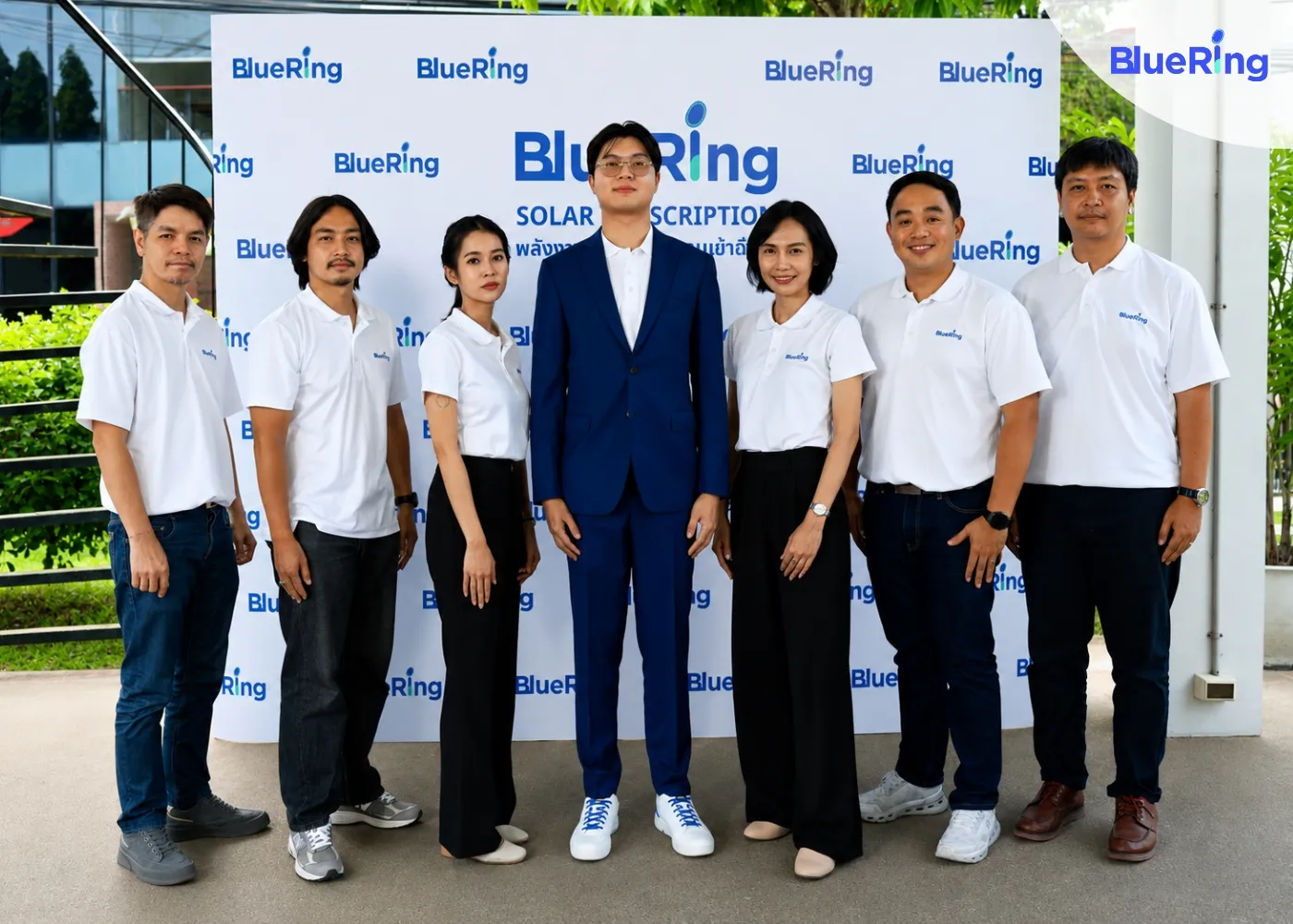 ภาพหมู่ผู้ร่วมงาน BlueRing Exclusive Event